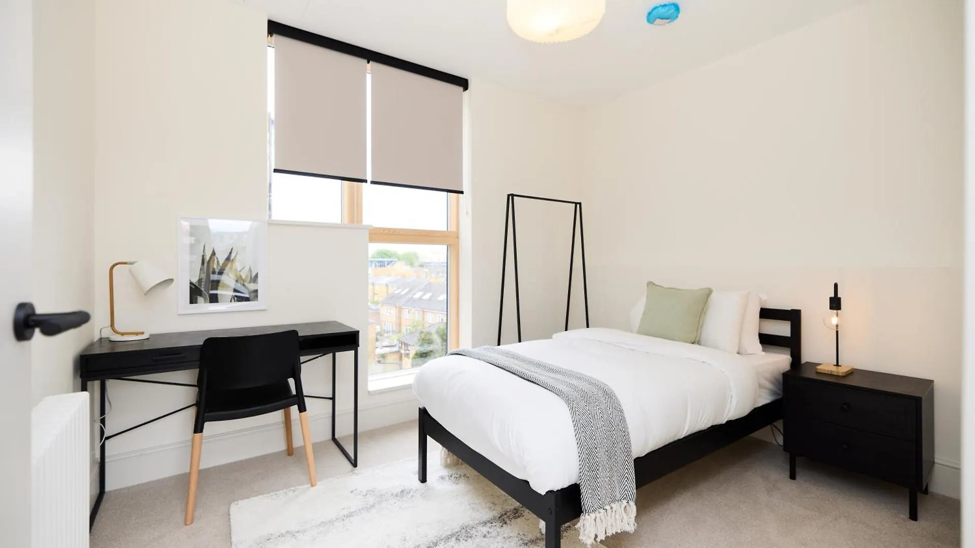 The East London Mile Hideout - Trendy 3Bdr Flat With Balcony Apartment 0*,