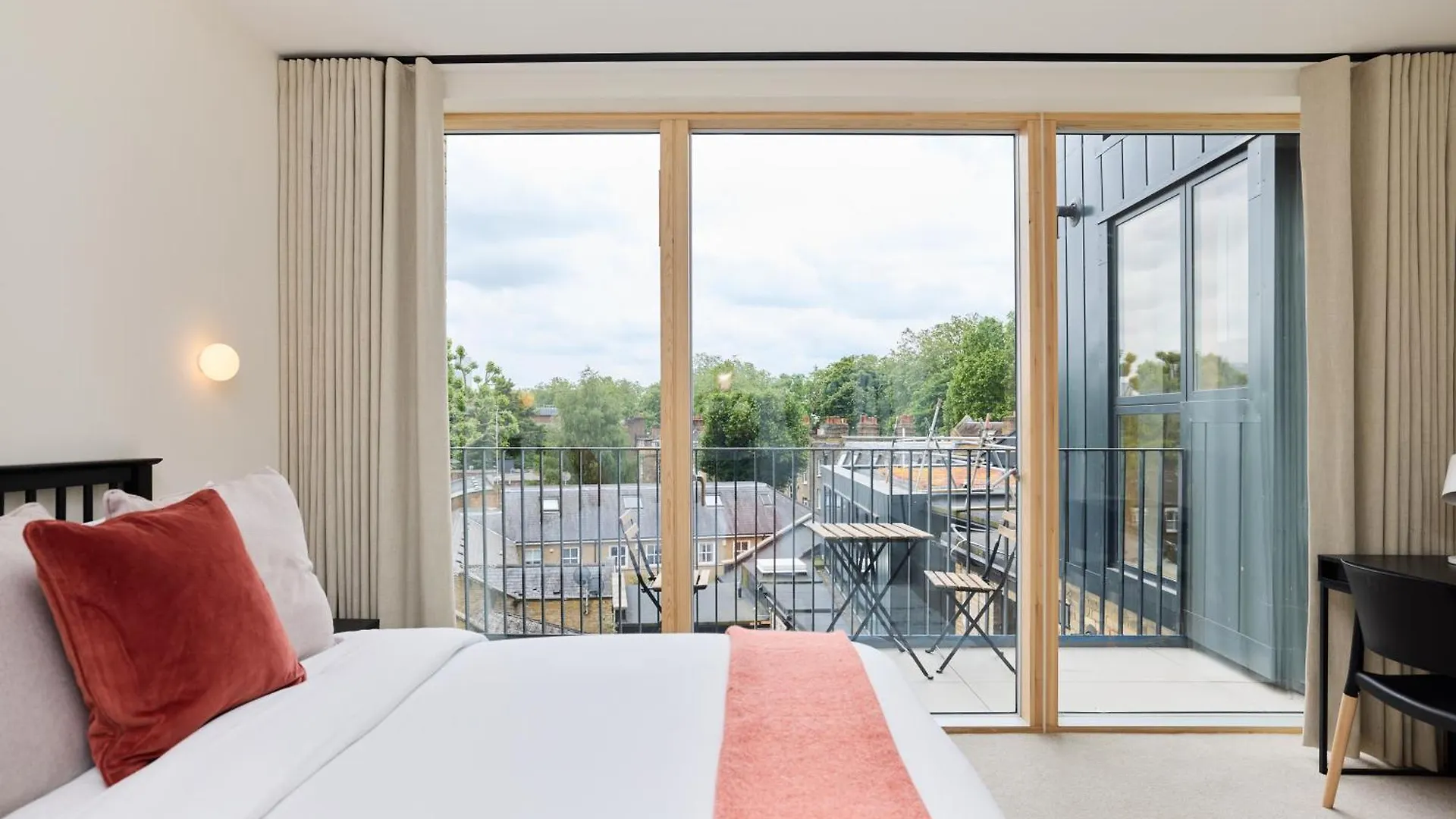 The East London Mile Hideout - Trendy 3Bdr Flat With Balcony Apartment United Kingdom